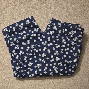 St John's Bay Daisy Capri Pants